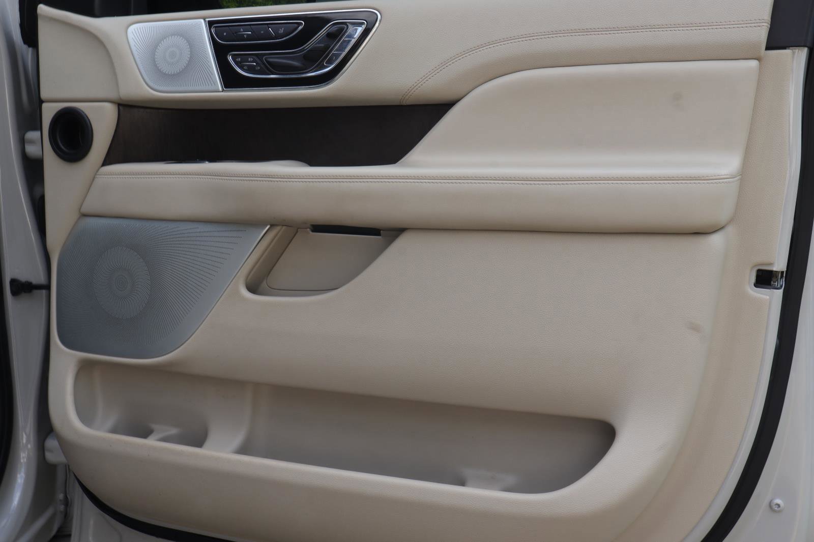 Used 2020 Lincoln Navigator Reserve w/ Luxury Package image 20