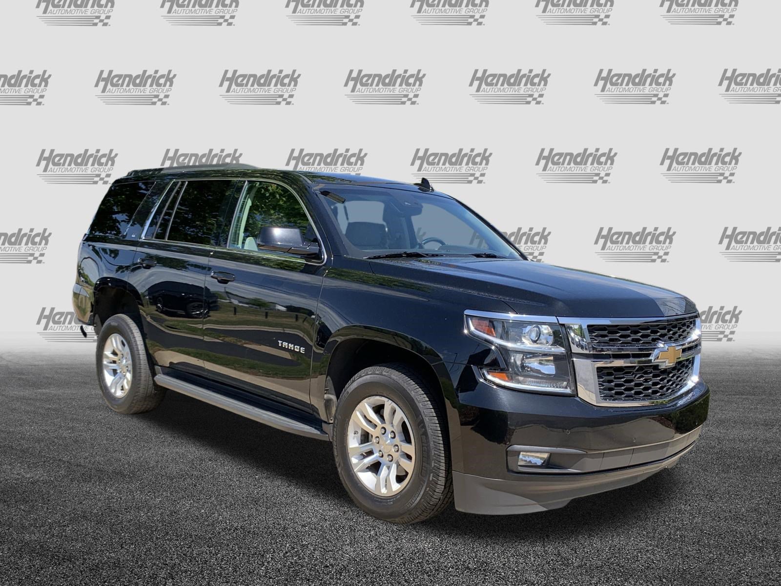 Used 2017 Chevrolet Tahoe LT w/ Luxury Package RWD image 2