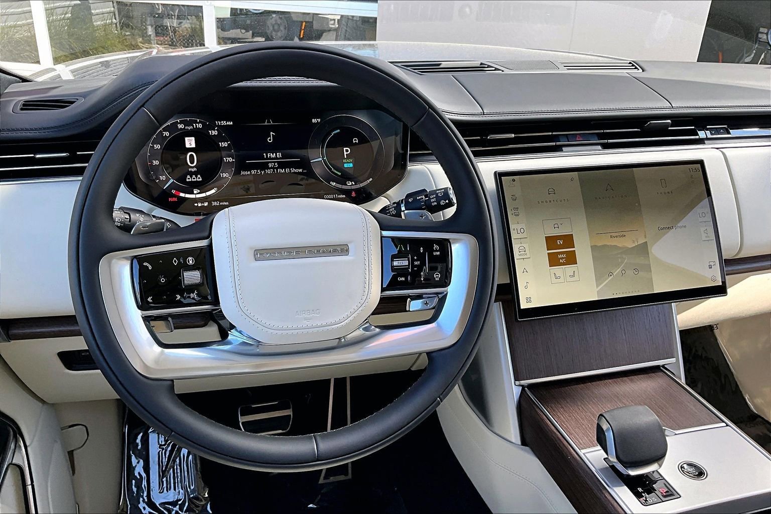 New 2026 Land Rover Range Rover SE image 7