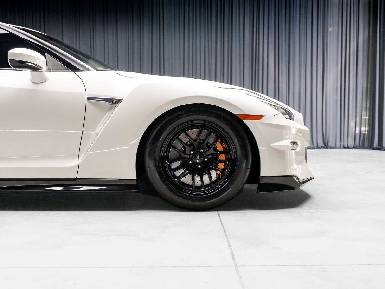 Used 2024 Nissan GT-R Premium w/ Premium Interior Package AWD/4WD image 30