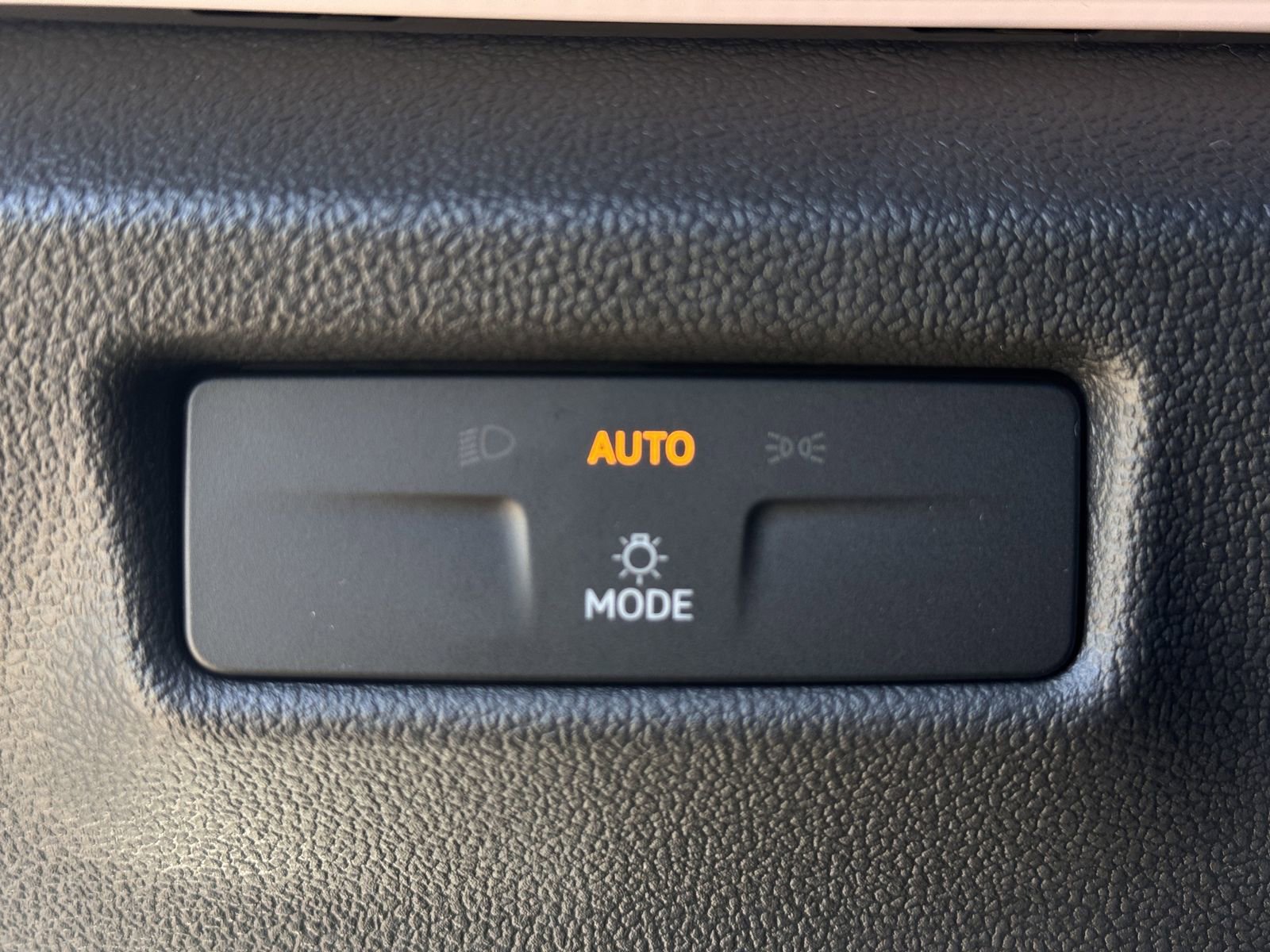 New 2026 Volkswagen Tiguan SE image 21