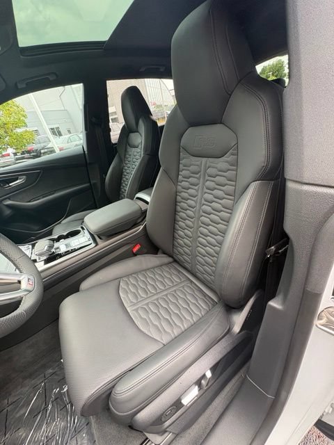 Certified 2025 Audi RS Q8 performance AWD/4WD image 12
