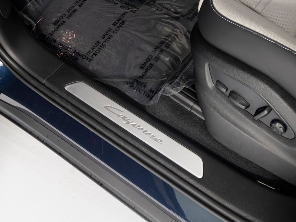 New 2026 Porsche Cayenne Coupe AWD/4WD image 21