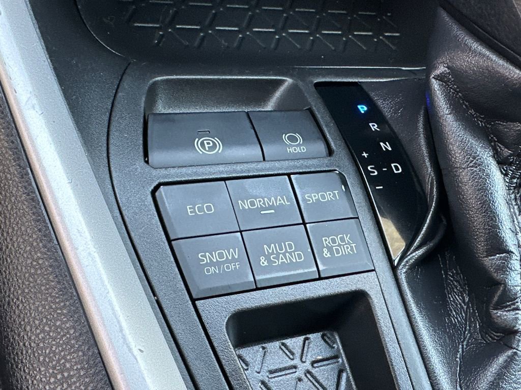 Certified 2020 Toyota RAV4 LE image 28
