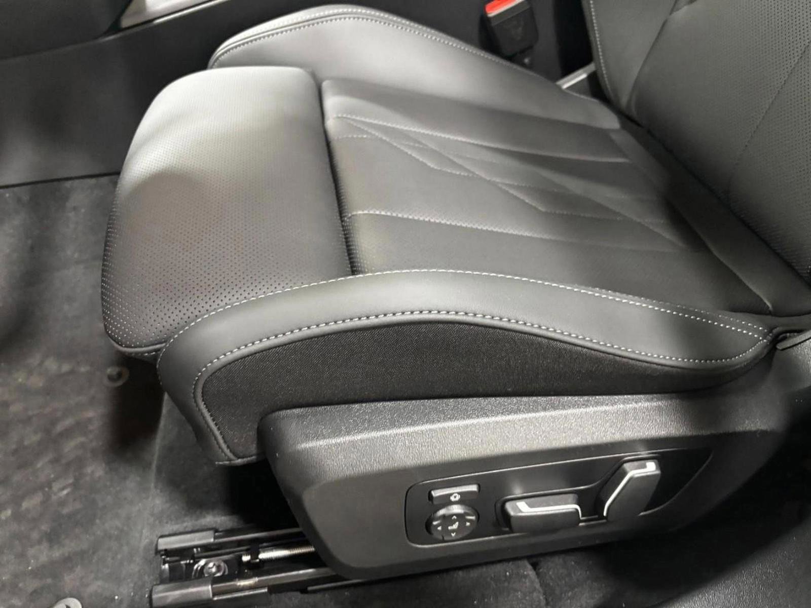 Certified 2025 BMW X3 xDrive30i w/ Premium Package image 27