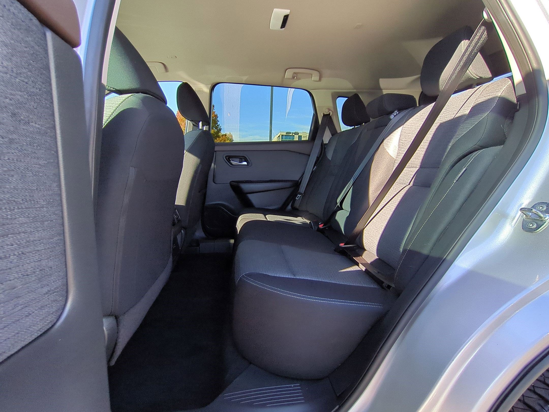 Used 2023 Nissan Rogue SV image 18