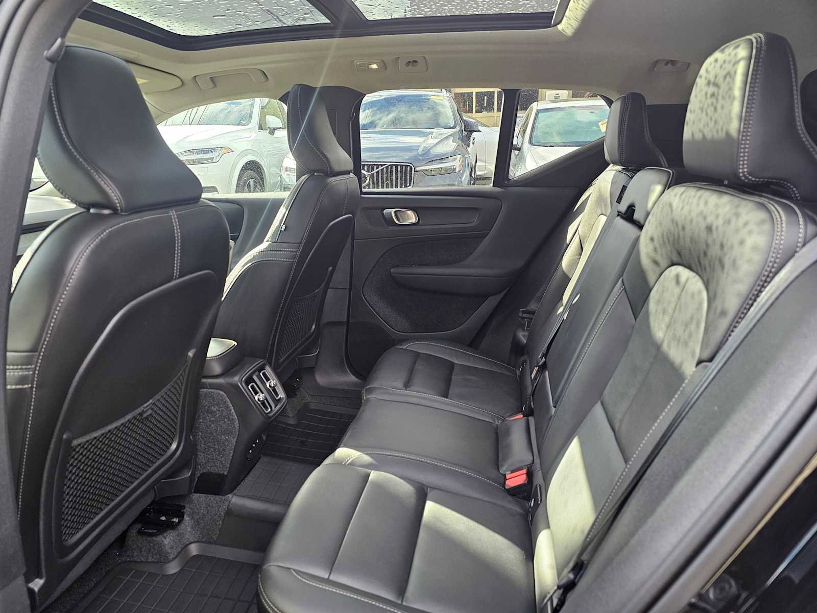 Used 2025 Volvo XC40 B5 Plus w/ Protection Package Premier image 18