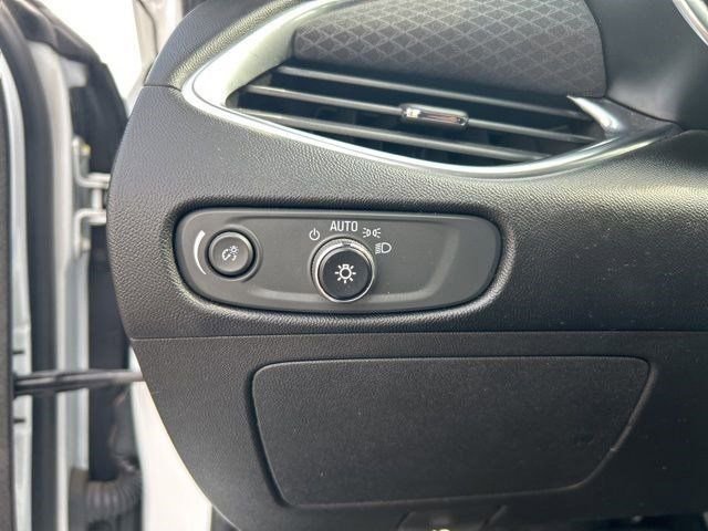 Used 2016 Chevrolet Malibu LT image 19