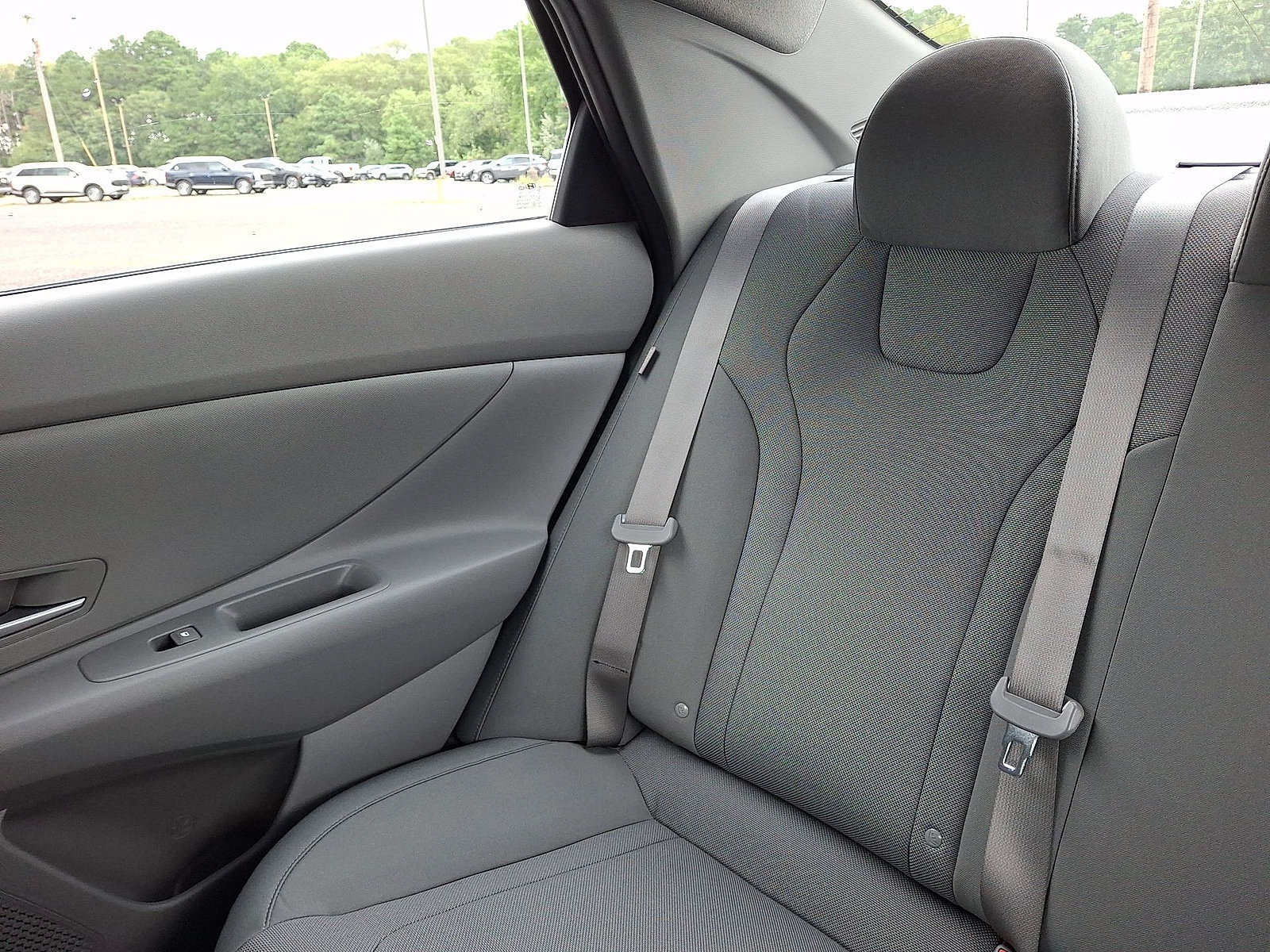 Certified 2025 Hyundai Elantra SE FWD image 12
