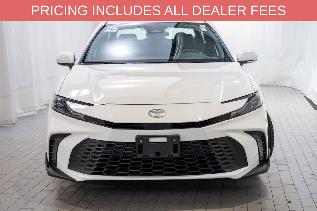 Used 2025 Toyota Camry SE FWD image 2