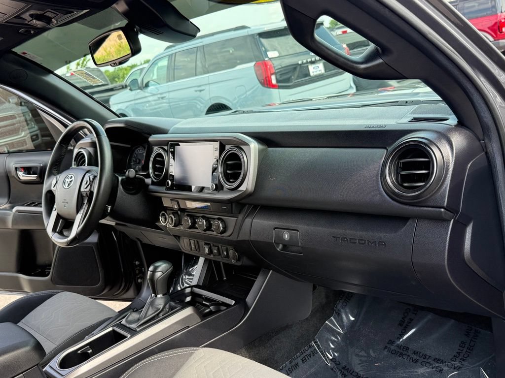 Used 2021 Toyota Tacoma TRD Off-Road AWD/4WD image 15