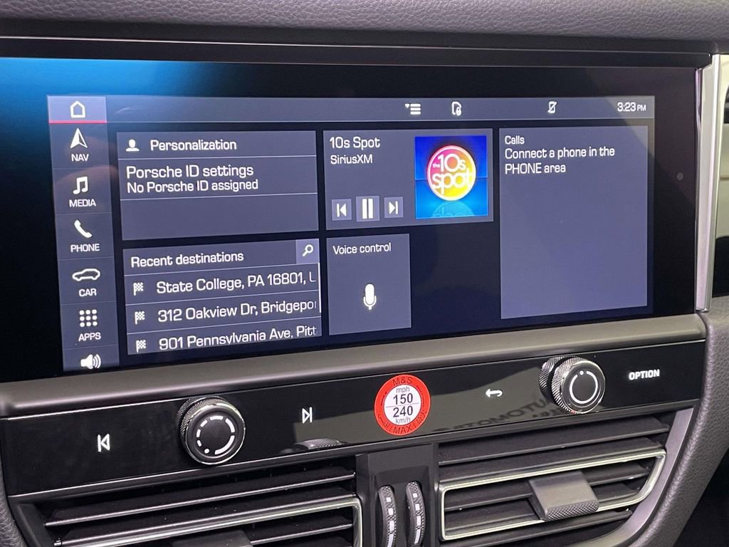 Certified 2025 Porsche Macan AWD/4WD image 29