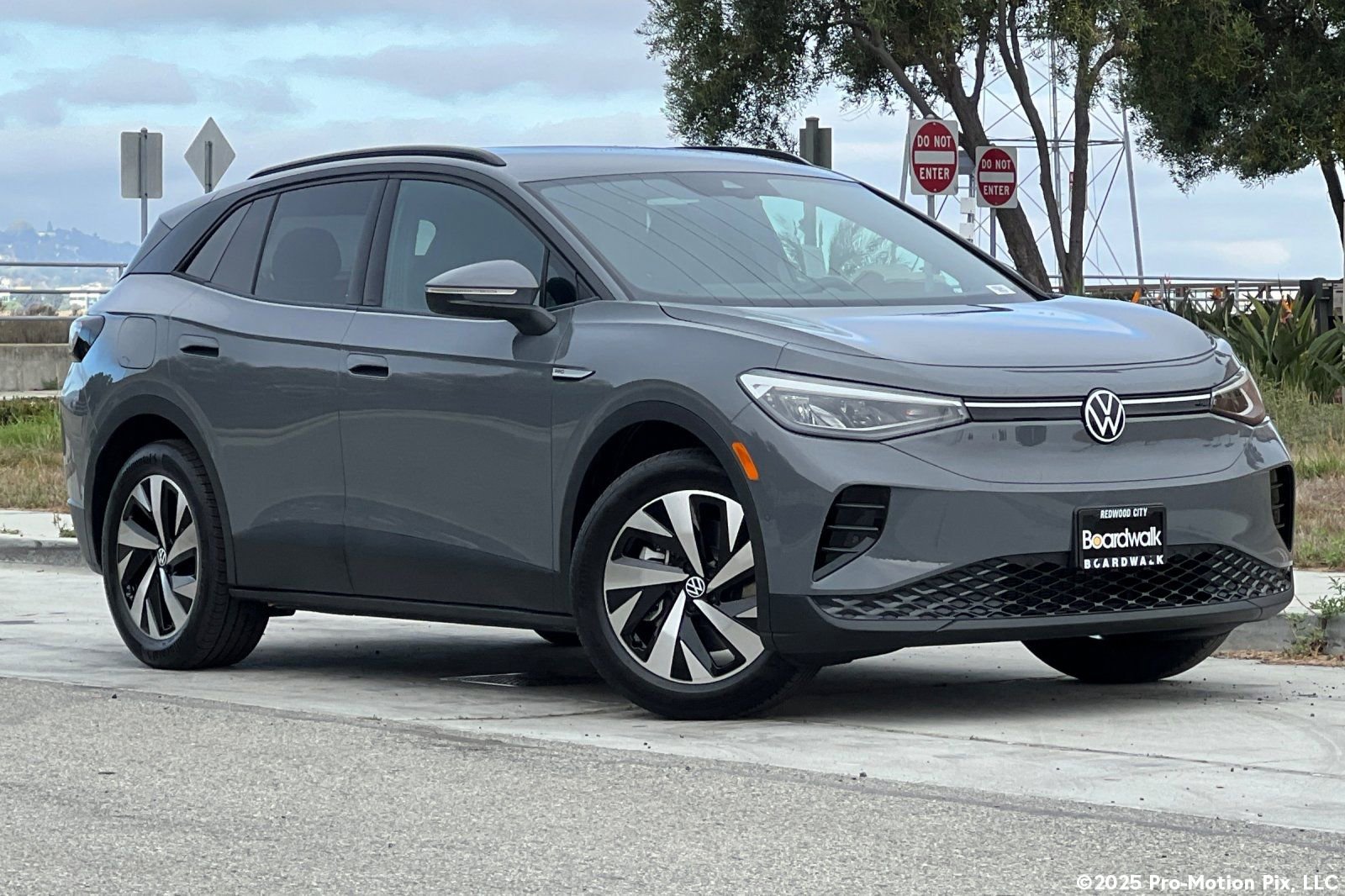 New 2025 Volkswagen ID.4 Pro image 1