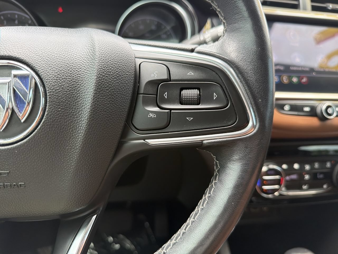 Used 2020 Buick Encore GX Essence FWD image 28