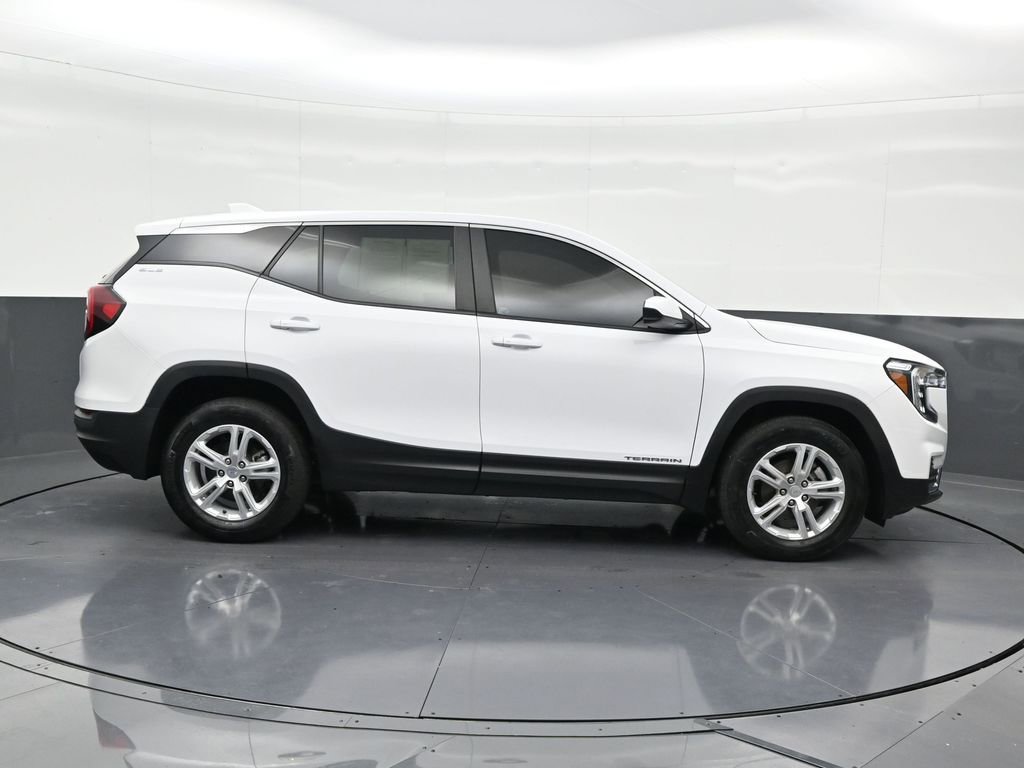 Used 2024 GMC Terrain SLE image 7