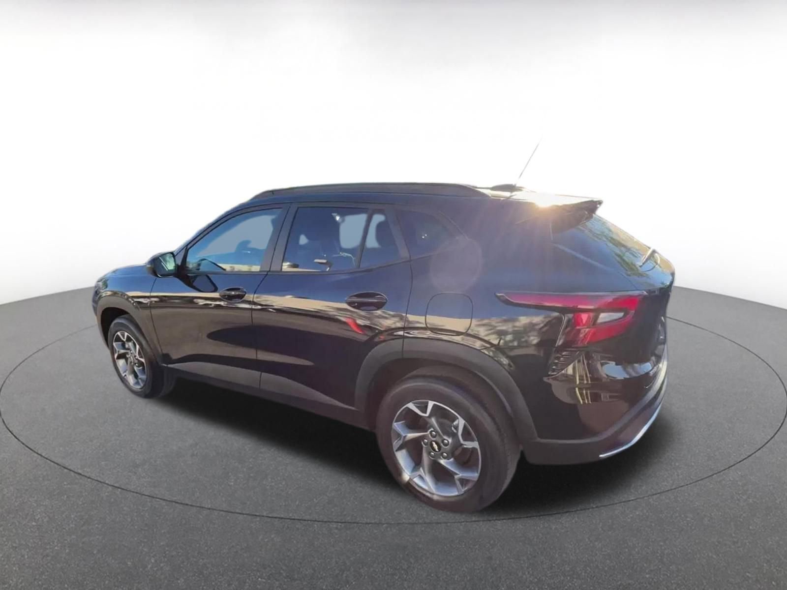 Used 2025 Chevrolet Trax LT w/ LT Convenience Package image 10