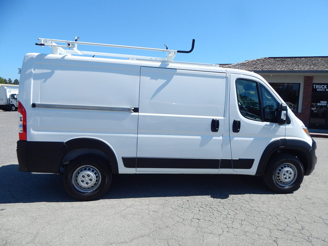 Used 2025 RAM ProMaster 2500 w/ U-Haul Equipment Group FWD image 9