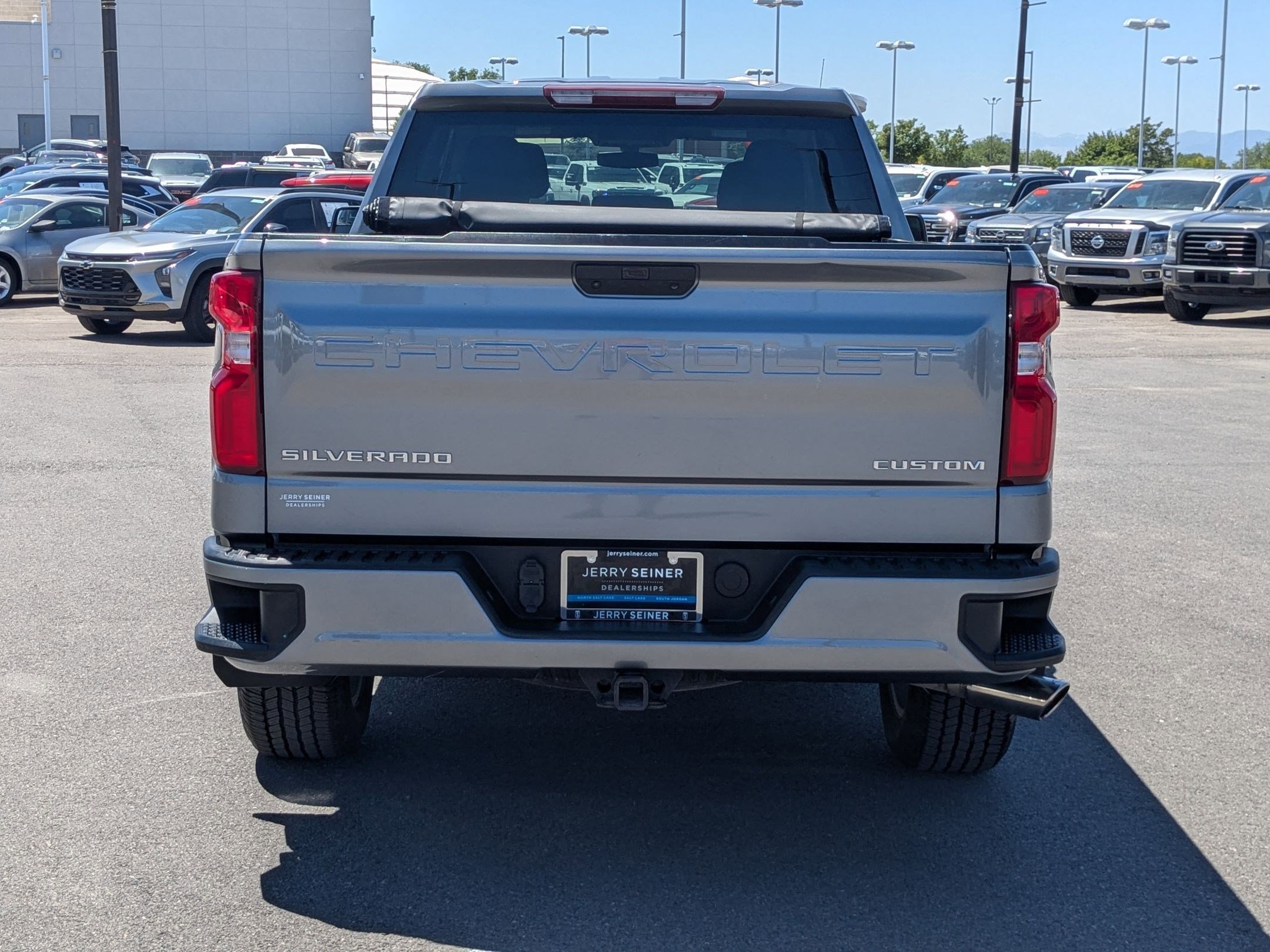 Used 2020 Chevrolet Silverado 1500 Custom w/ Custom Value Package AWD/4WD image 4