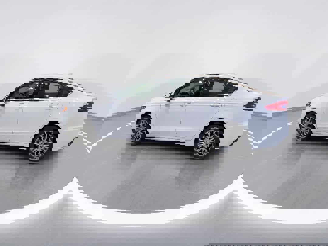 Used 2020 Ford Fusion SE image 6