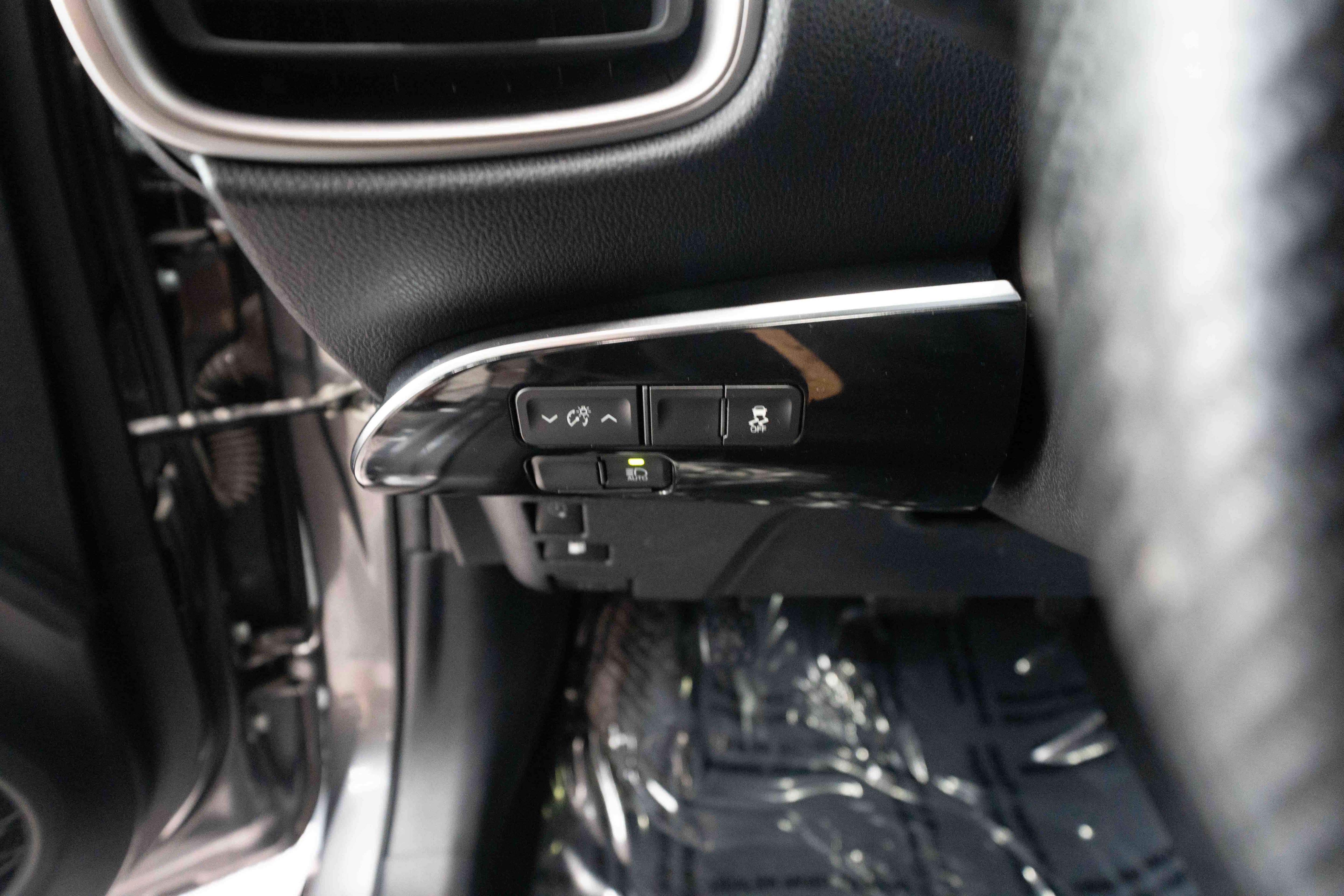 Used 2020 Toyota Prius Prime XLE FWD image 11