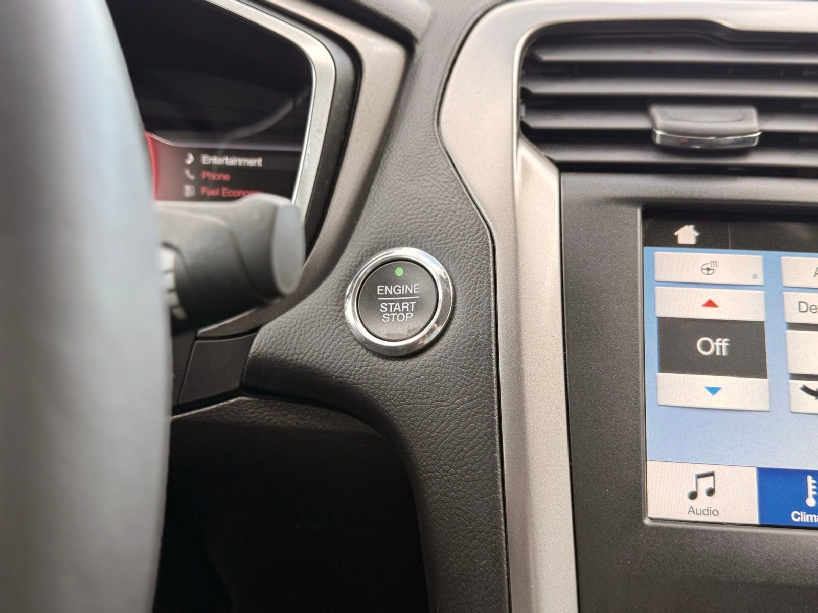 Used 2018 Ford Fusion SE w/ Equipment Group 602A image 29