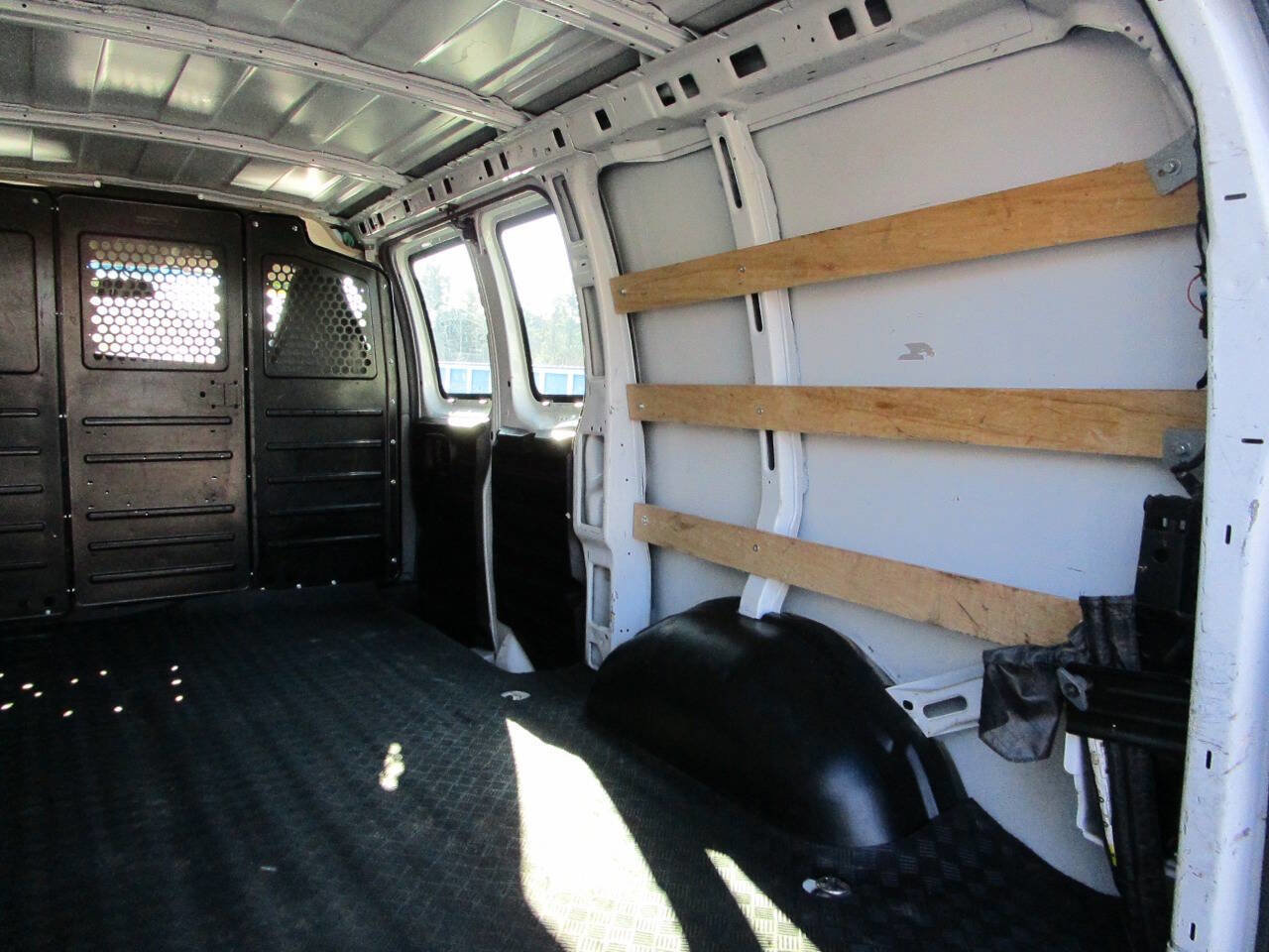 Used 2020 GMC Savana 2500 w/ Driver Convenience Package image 16