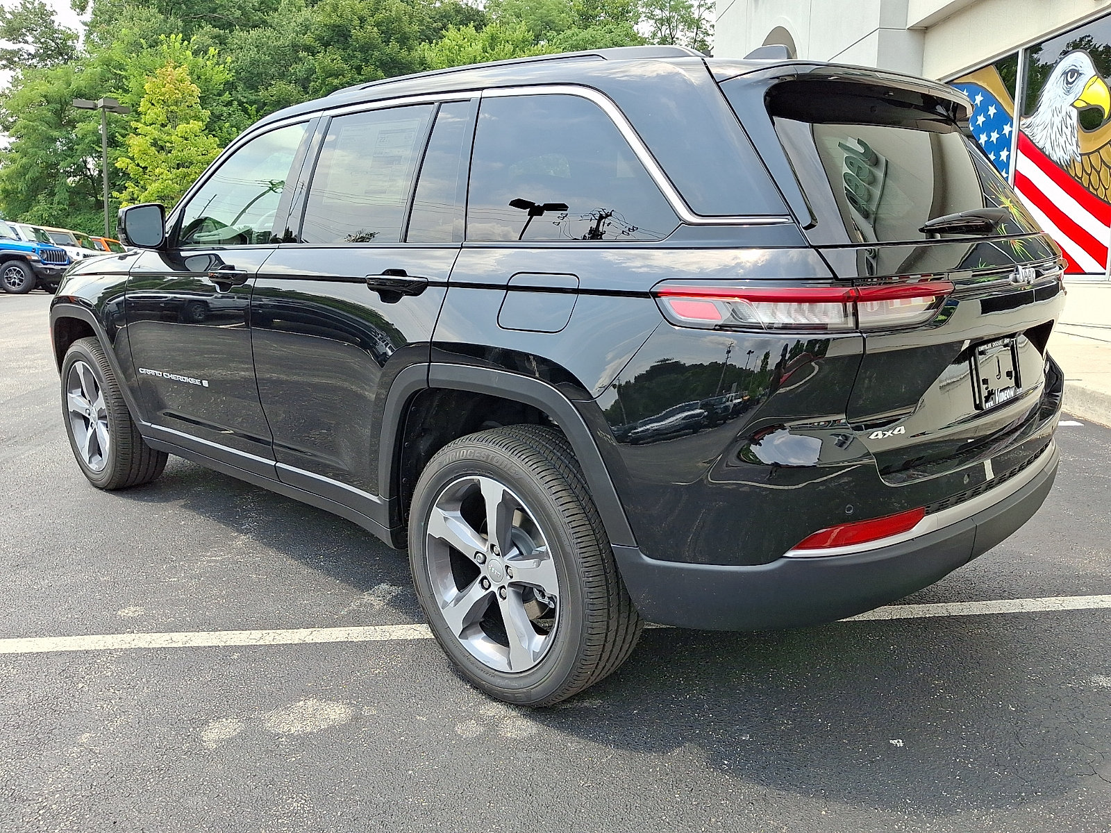 New 2026 Jeep Grand Cherokee Limited w/ Trailer Tow Package AWD/4WD image 4
