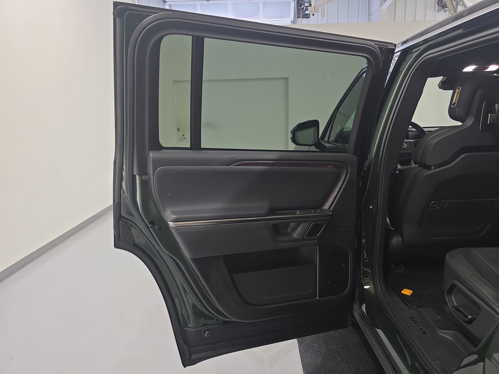 Used 2024 Rivian R1S Adventure AWD/4WD image 17