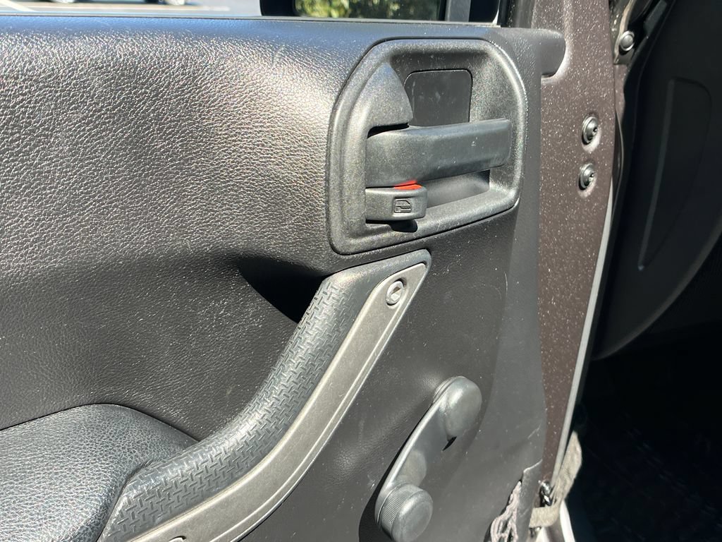 Used 2016 Jeep Wrangler Unlimited Sport w/ Connectivity Group AWD/4WD image 12
