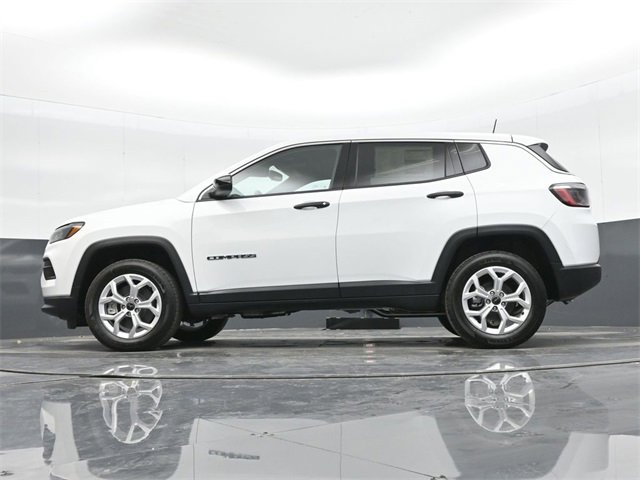 Used 2025 Jeep Compass Sport image 43
