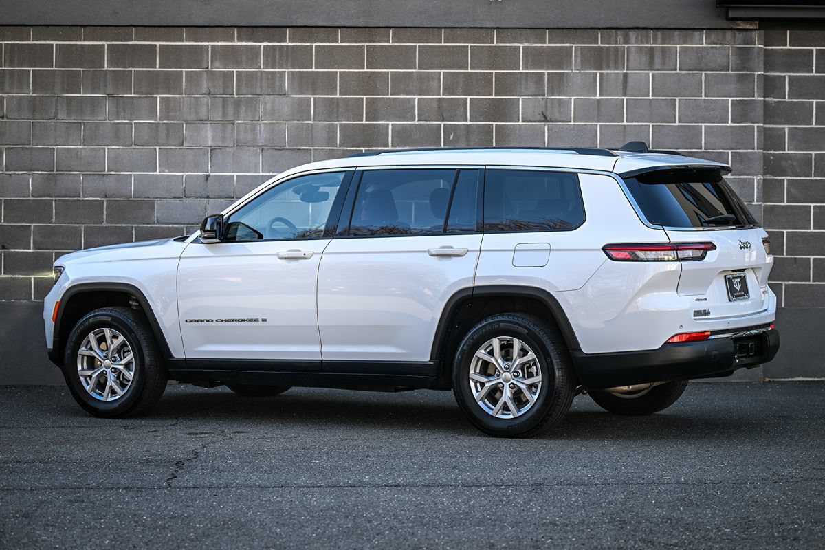 Used 2023 Jeep Grand Cherokee L Limited AWD/4WD image 4