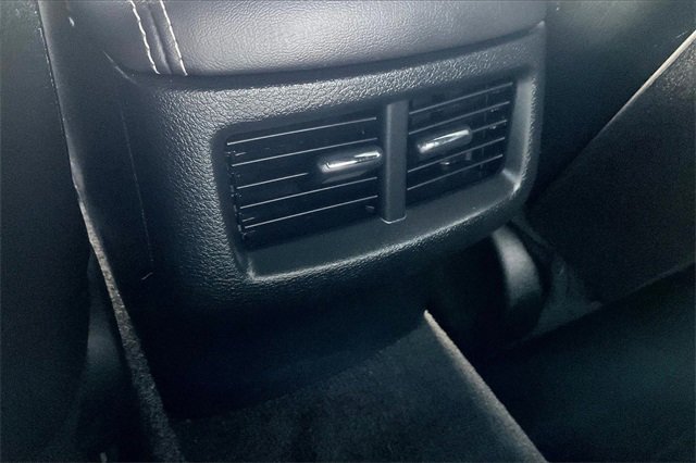 Used 2015 Dodge Challenger SRT image 25