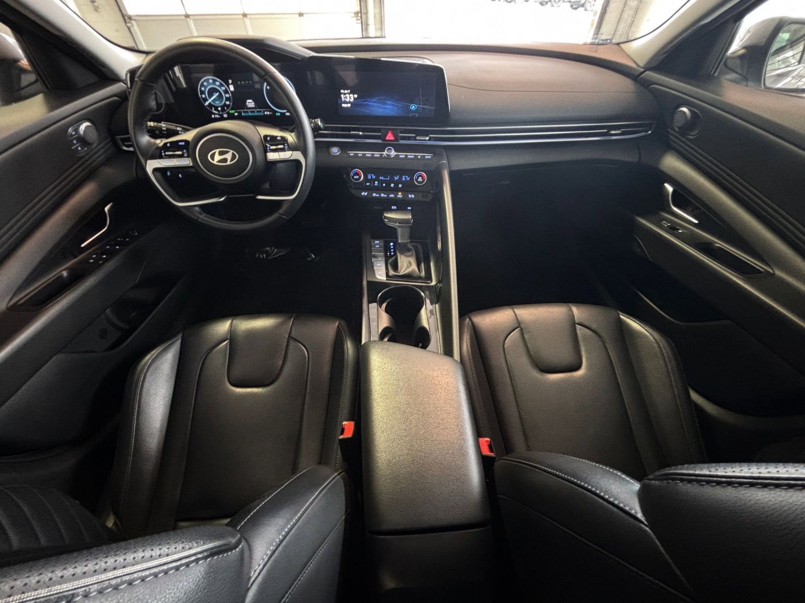 Used 2025 Hyundai Elantra Limited image 34