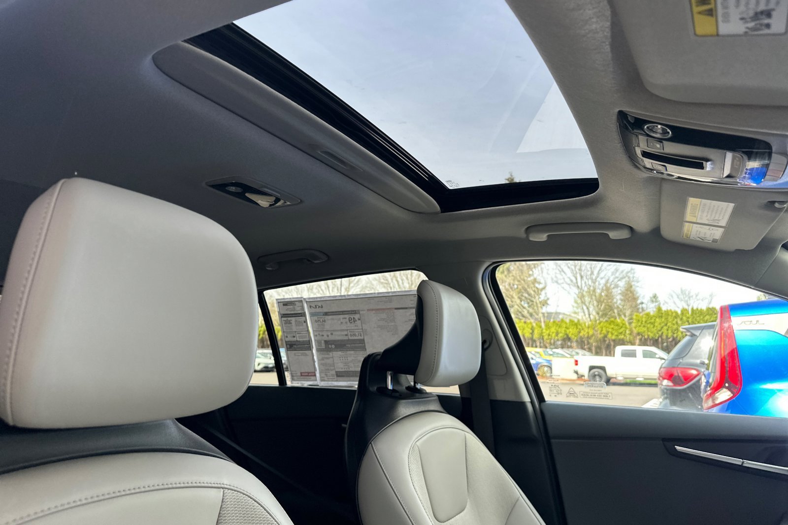 New 2025 Kia Niro EX Touring image 13