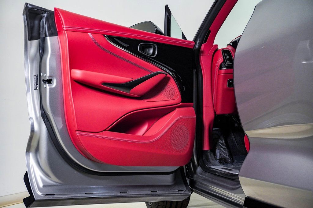 New 2026 Aston Martin DBX 707 image 31