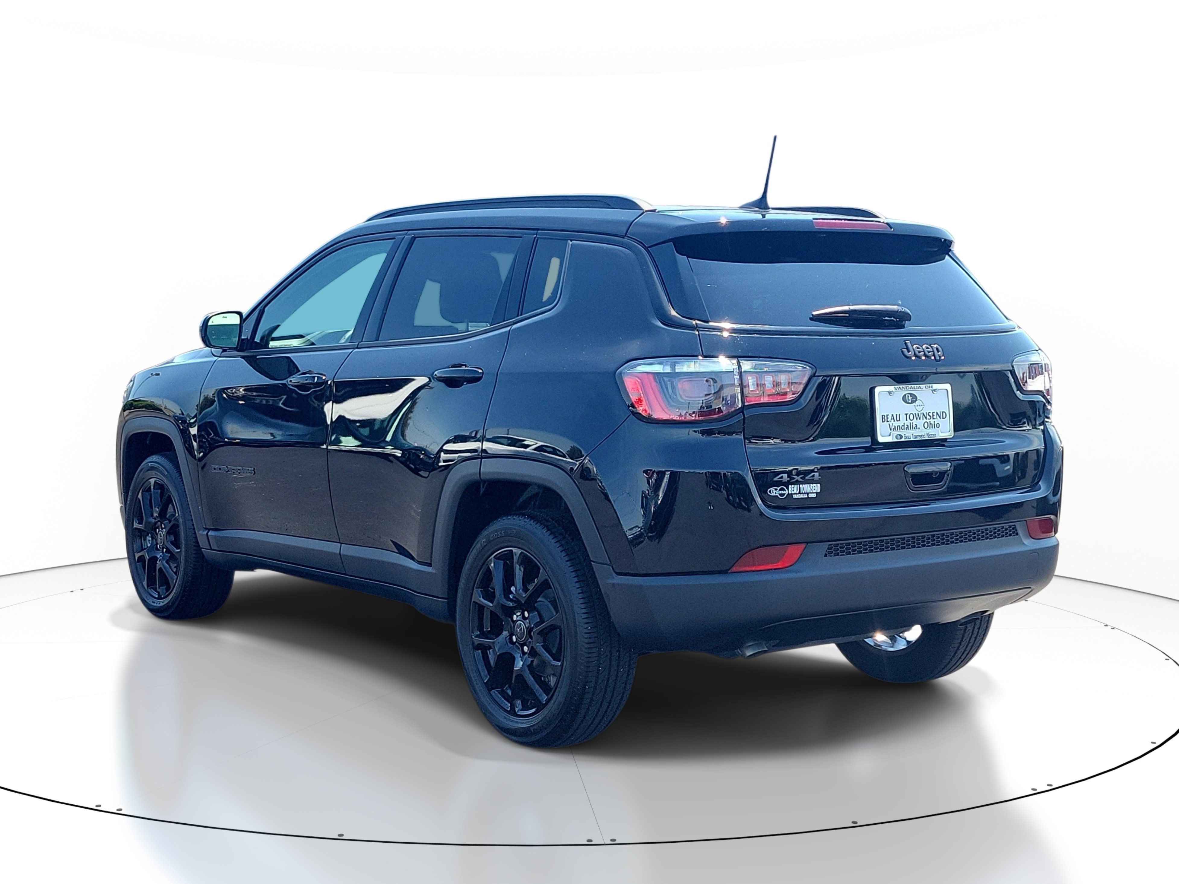 Used 2025 Jeep Compass Latitude w/ Altitude Special Edition AWD/4WD image 3