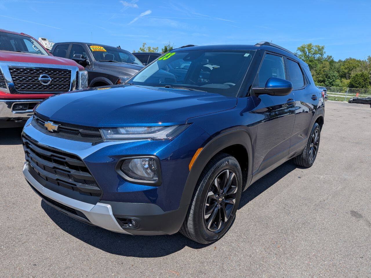 Used 2023 Chevrolet TrailBlazer LT FWD image 2