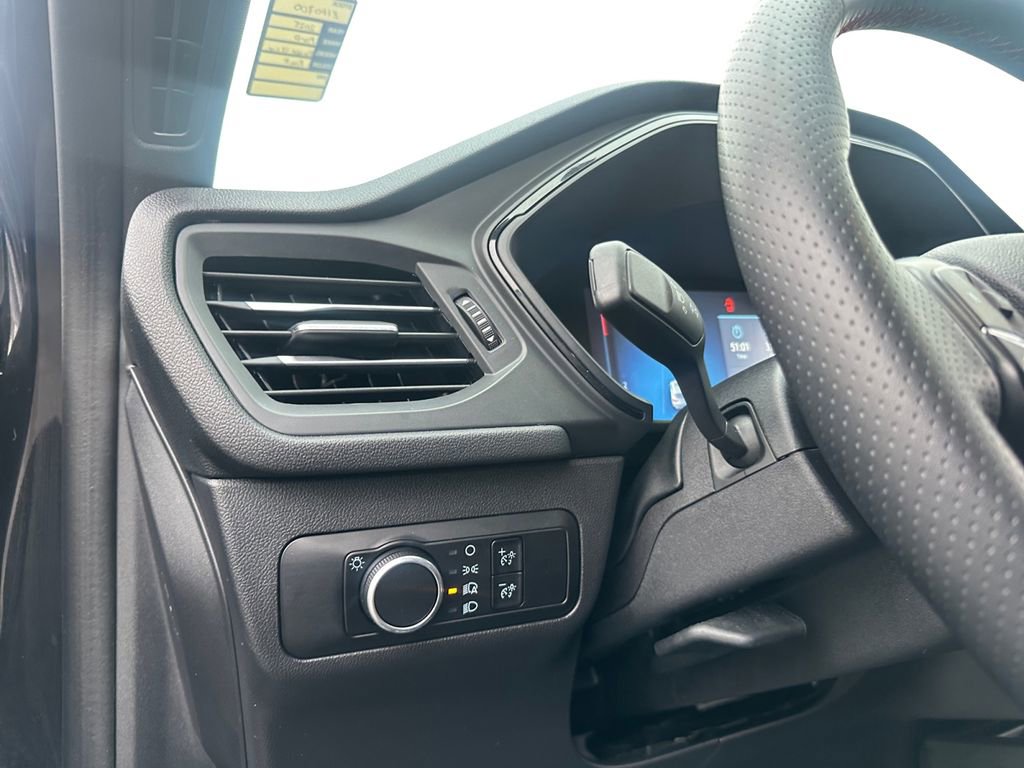 Used 2025 Ford Escape ST-Line image 13