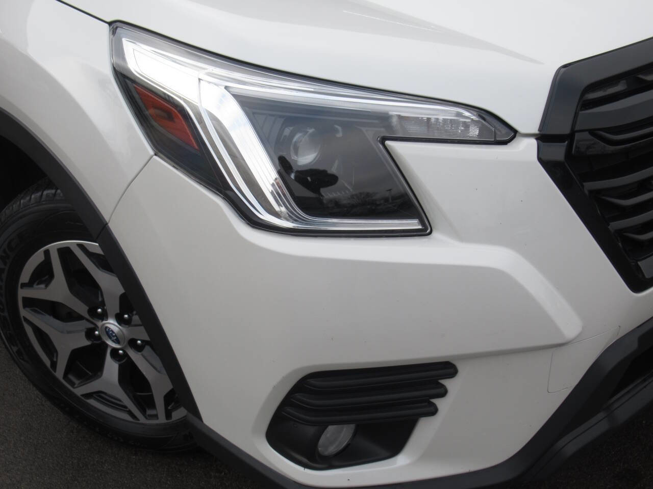 Used 2022 Subaru Forester Premium AWD/4WD image 4