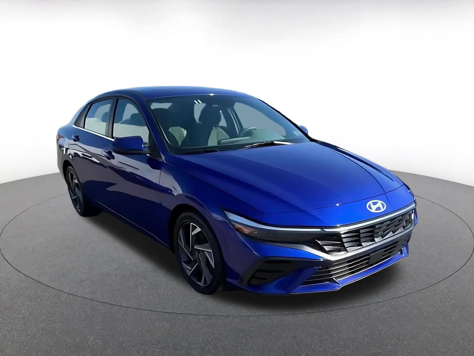 Used 2025 Hyundai Elantra SEL FWD image 3