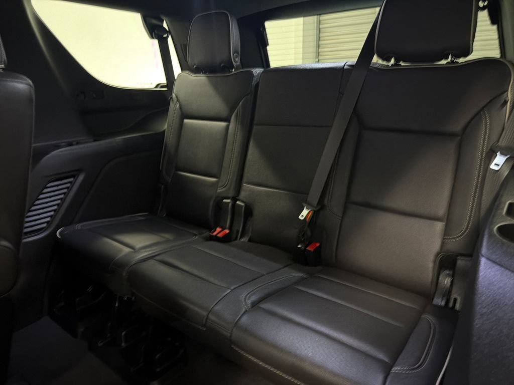 Used 2023 GMC Yukon SLT w/ SLT Luxury Package RWD image 15