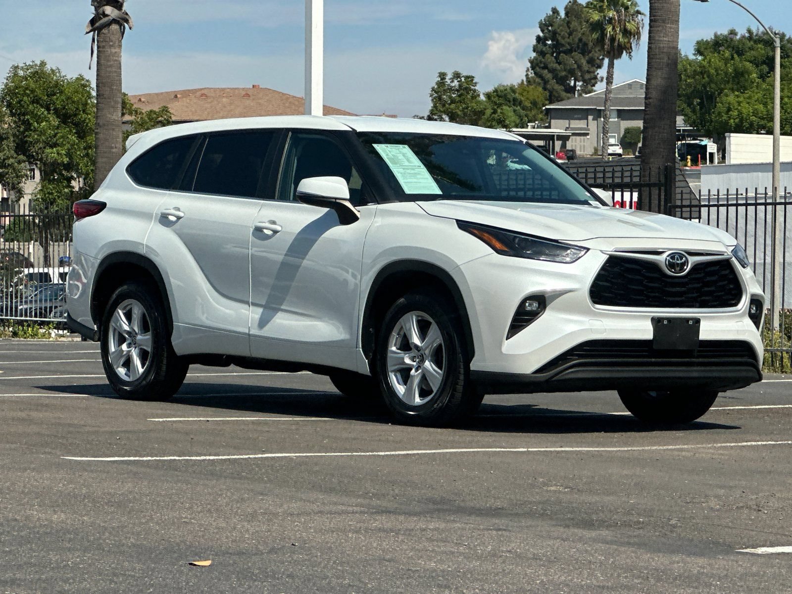 Used 2023 Toyota Highlander LE FWD image 8