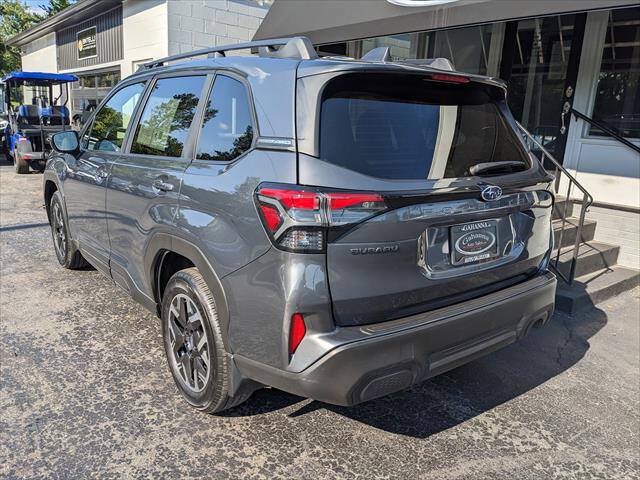 Used 2025 Subaru Forester Premium AWD/4WD image 3