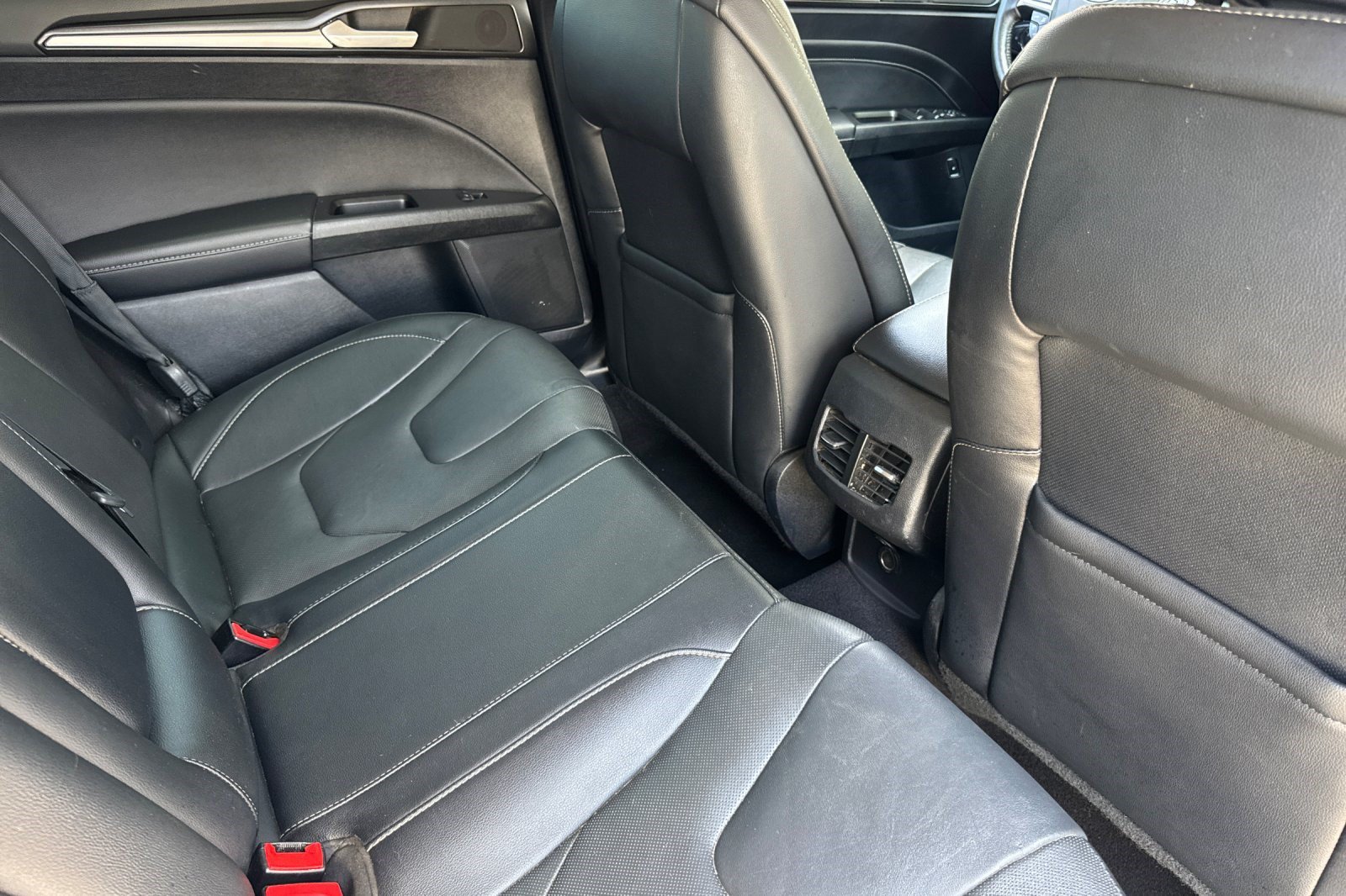 Used 2019 Ford Fusion Energi Titanium FWD image 32