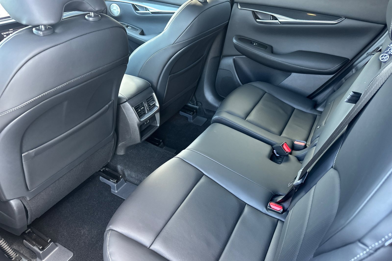 New 2025 INFINITI QX50 Sport image 12