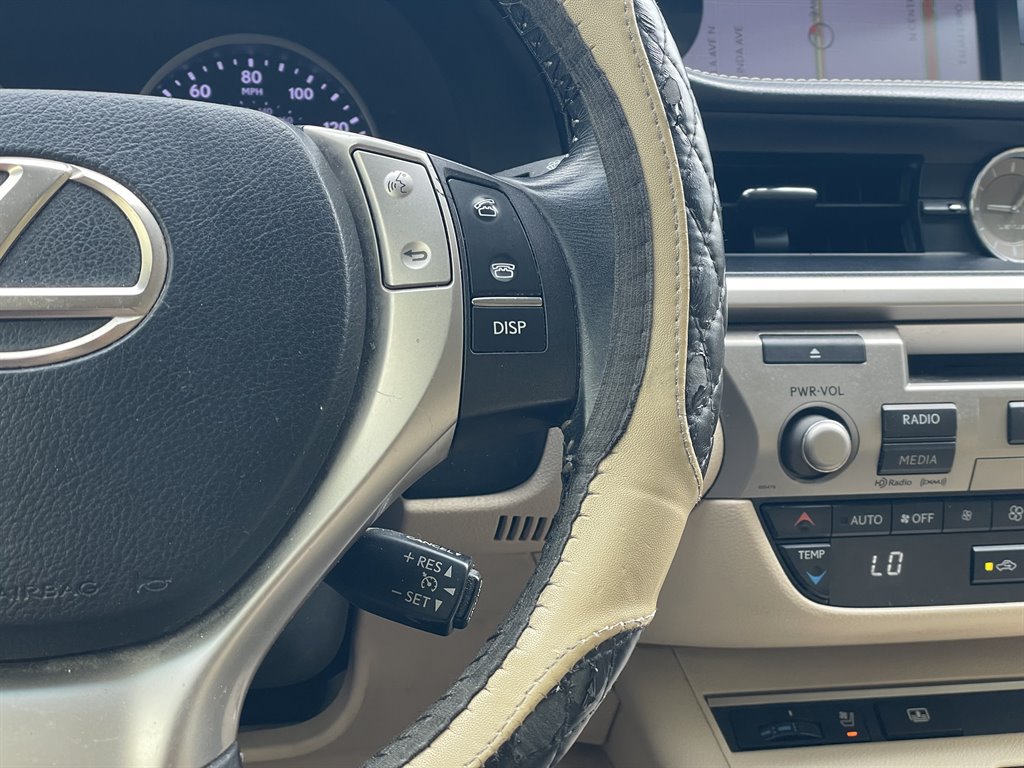 Used 2015 Lexus ES 300h w/ Navigation System Package FWD image 26