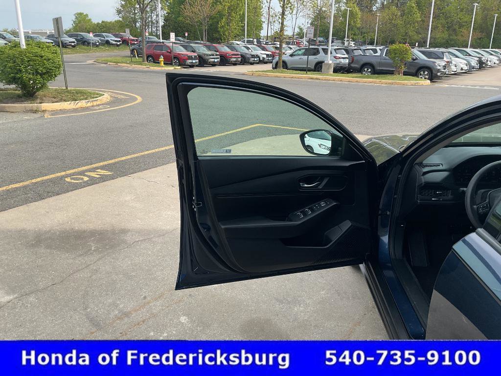 Used 2025 Honda Accord SE image 15