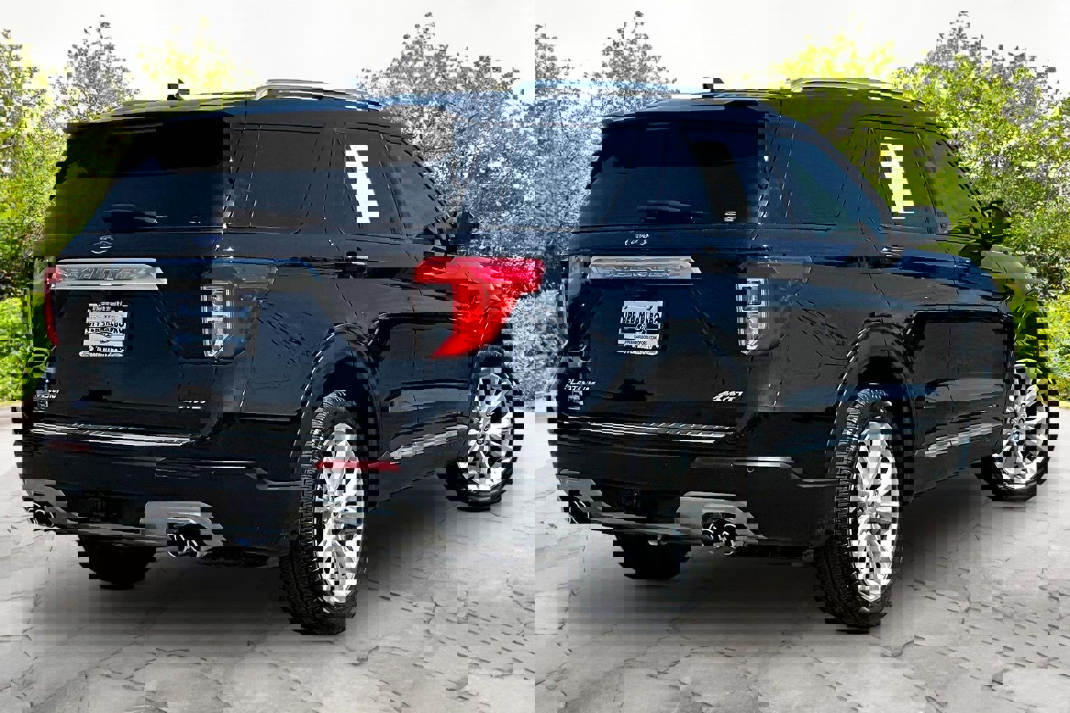 Used 2024 Ford Explorer Platinum w/ Technology Package image 13