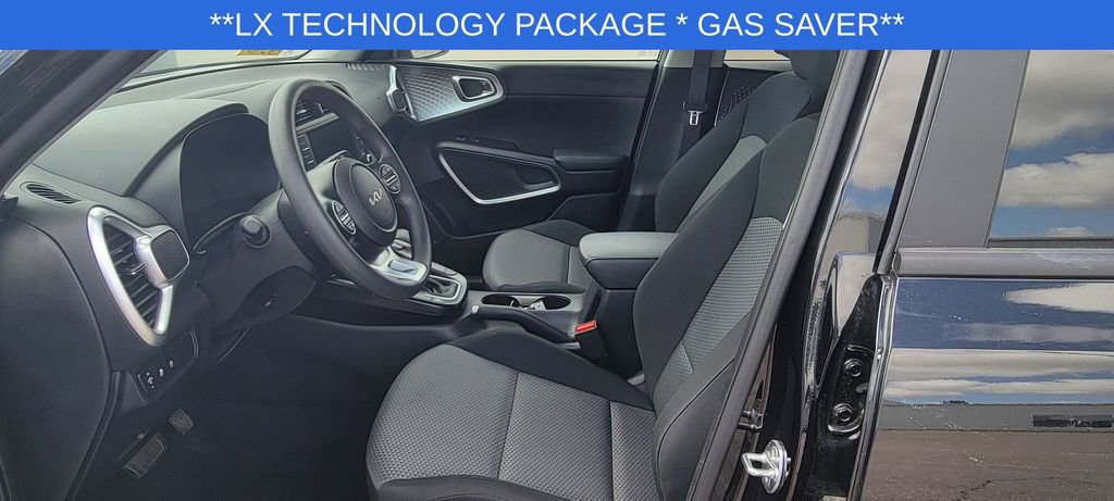 Used 2025 Kia Soul LX w/ LX Technology Package FWD image 7
