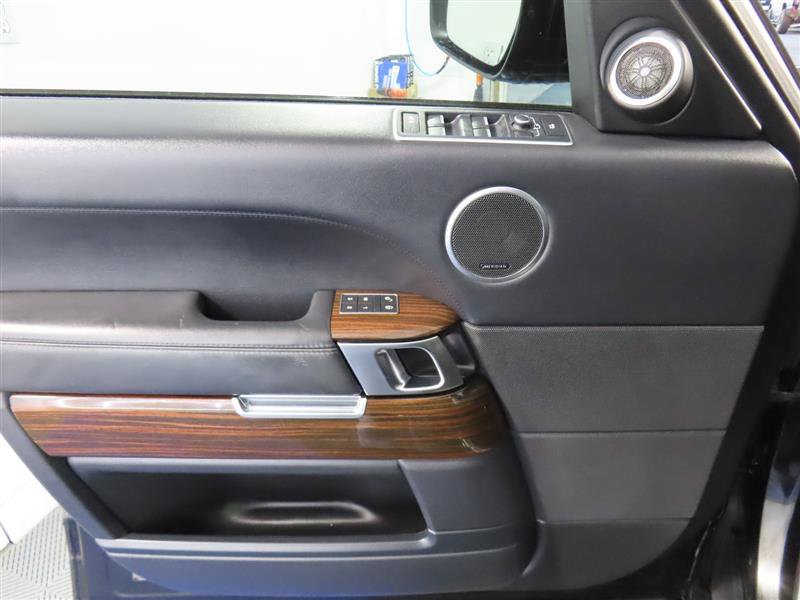 Used 2016 Land Rover Range Rover Supercharged image 16